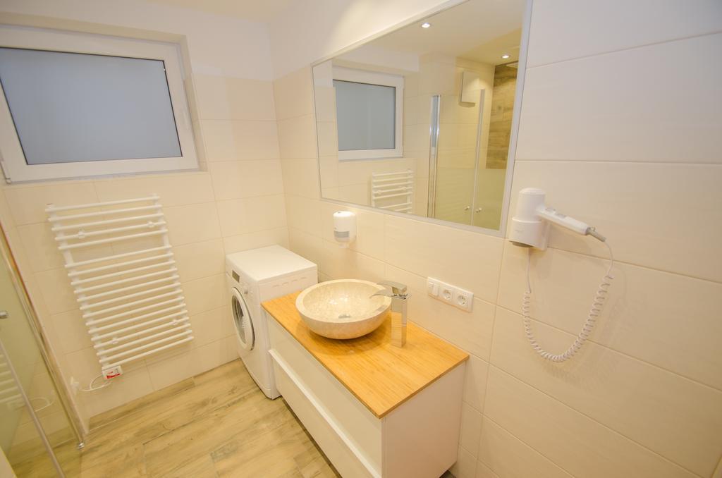 Appartementhaus Lake View By All In One Apartments Zell am See Bagian luar foto